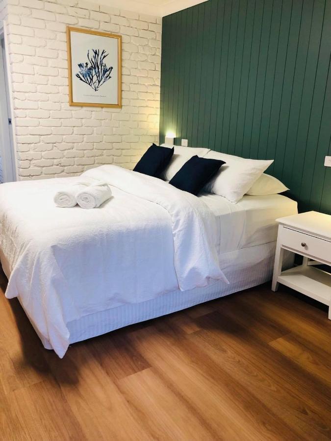 Bay House Motel バトー・ベイ エクステリア 写真