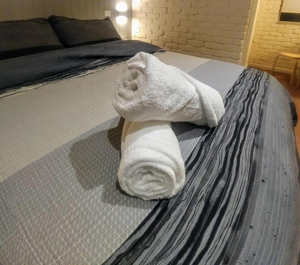 Bay House Motel バトー・ベイ エクステリア 写真