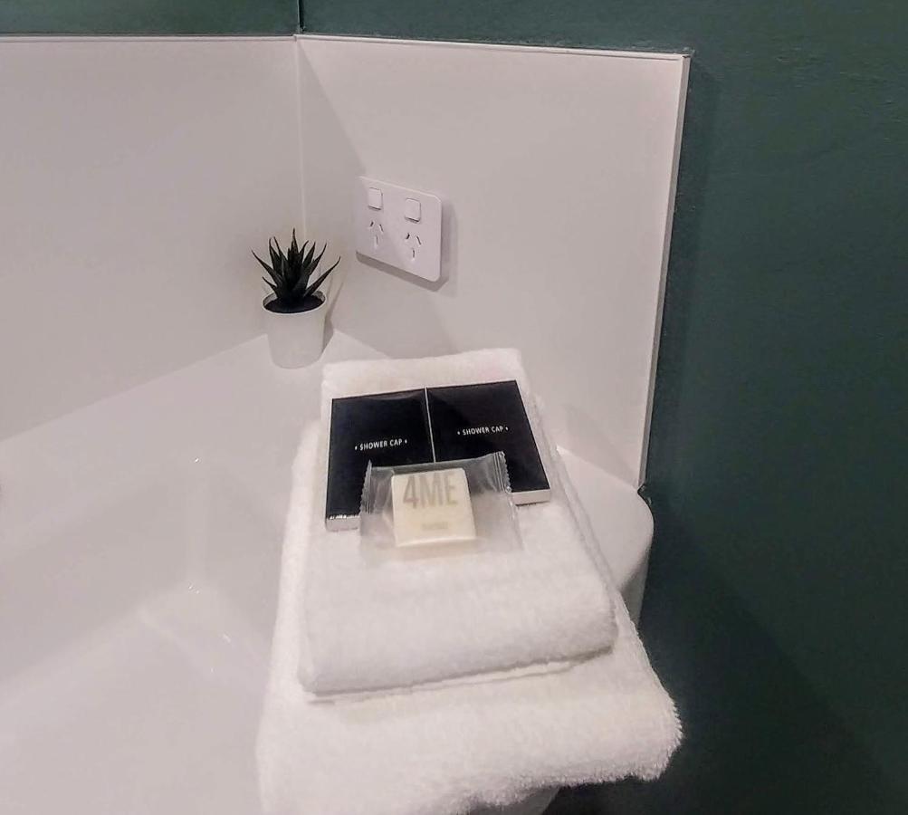 Bay House Motel バトー・ベイ エクステリア 写真