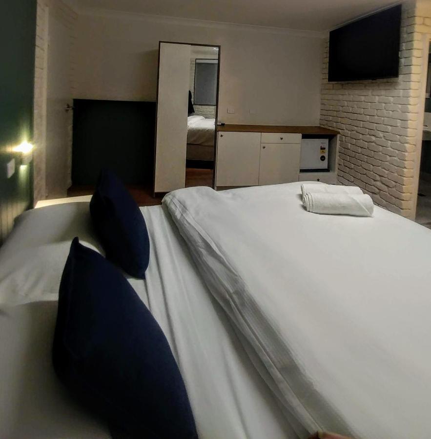 Bay House Motel バトー・ベイ エクステリア 写真