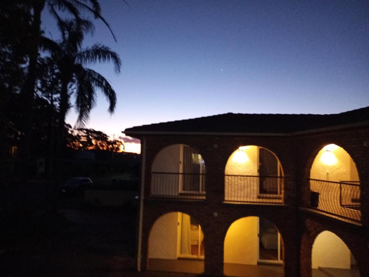 Bay House Motel バトー・ベイ エクステリア 写真